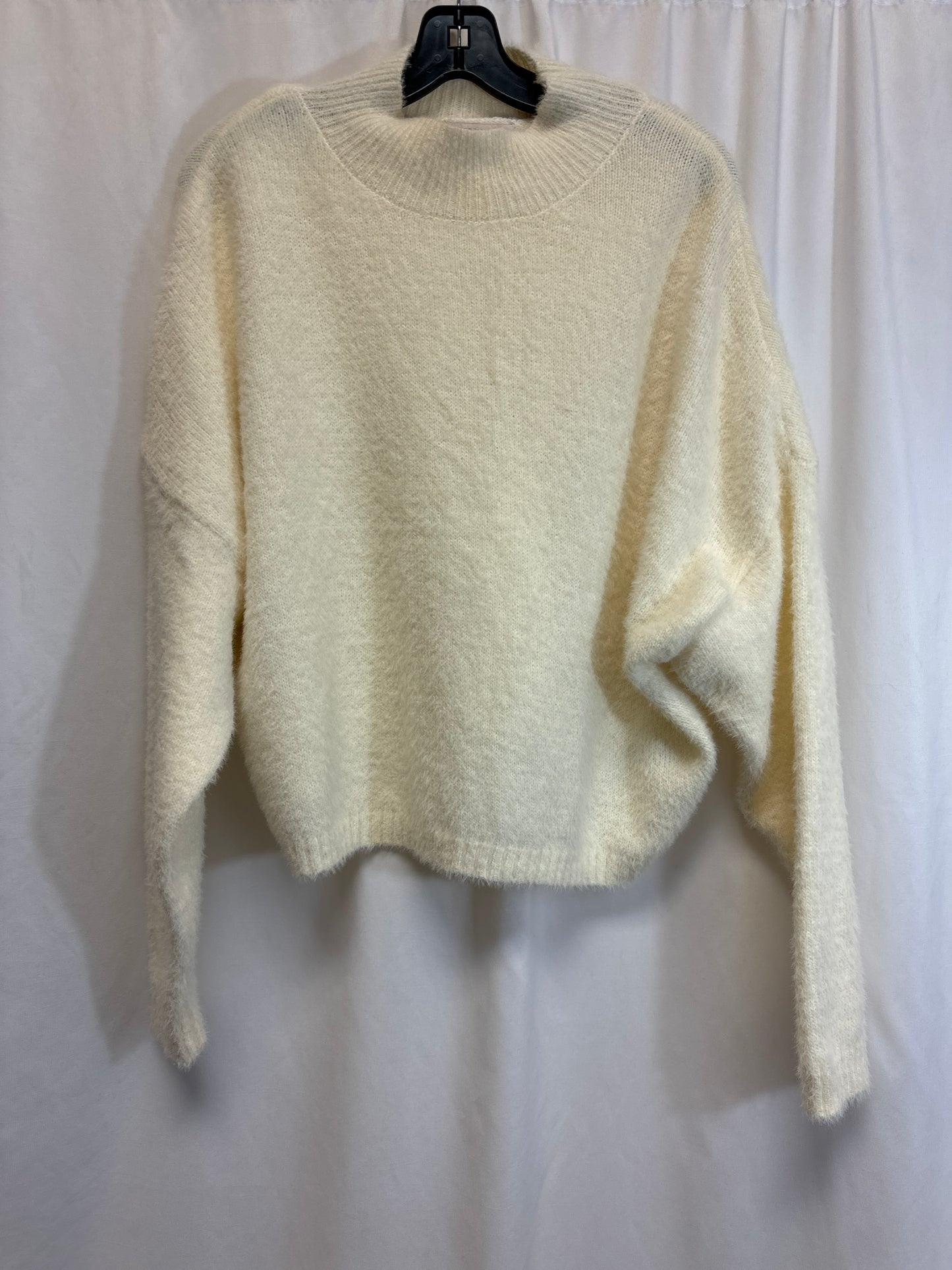 Sweater By Clothes Mentor In Cream, Size: M