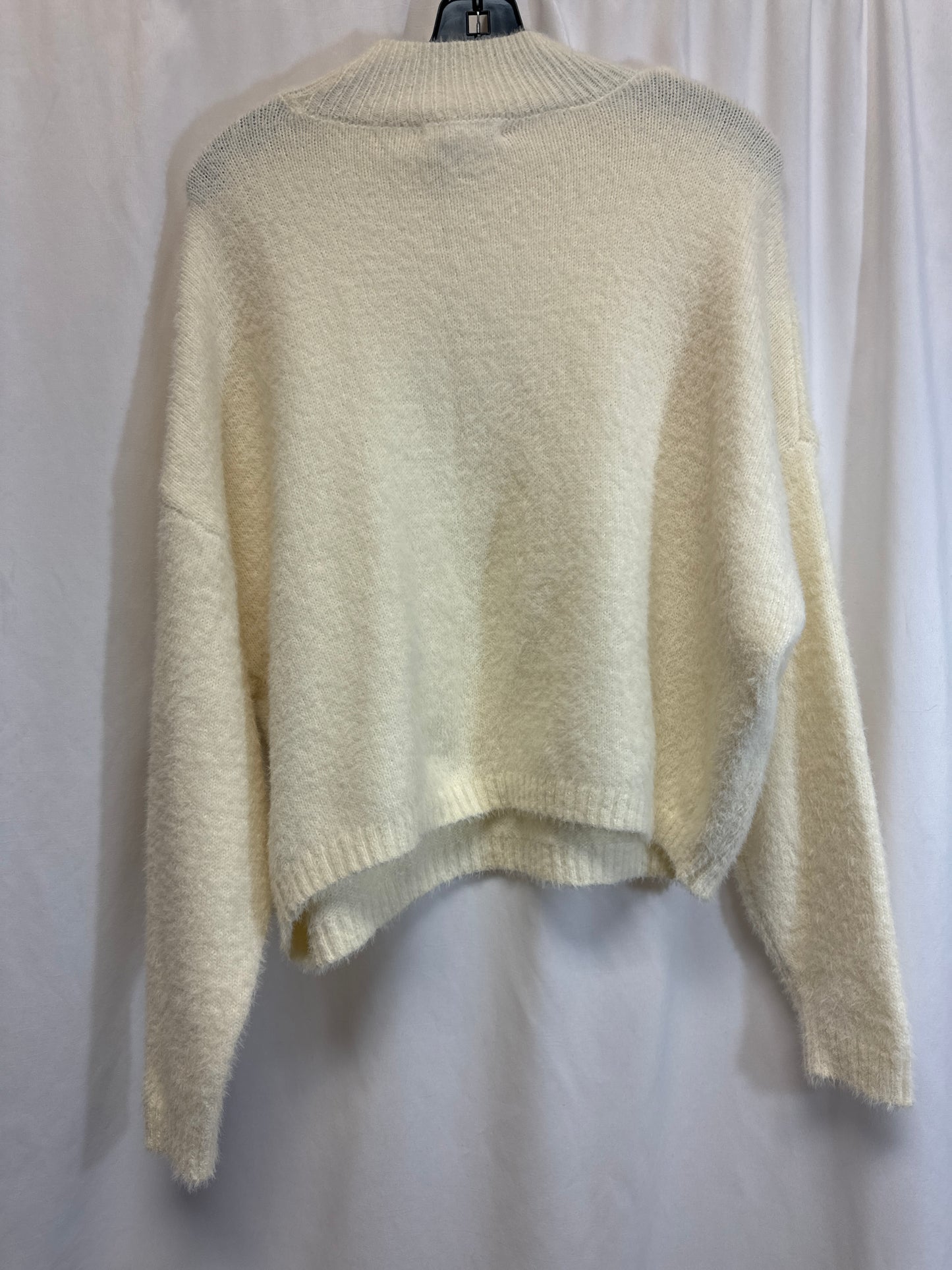 Sweater By Clothes Mentor In Cream, Size: M