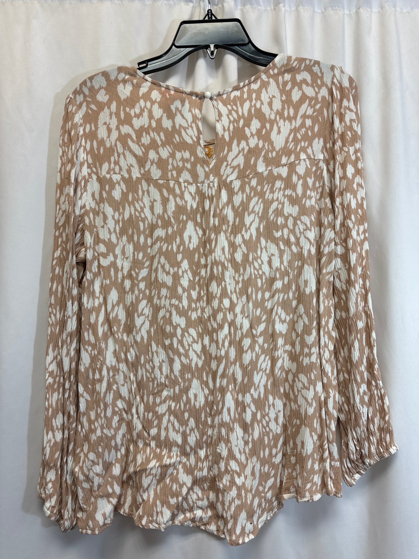 Top Long Sleeve By Clothes Mentor In Beige, Size: L