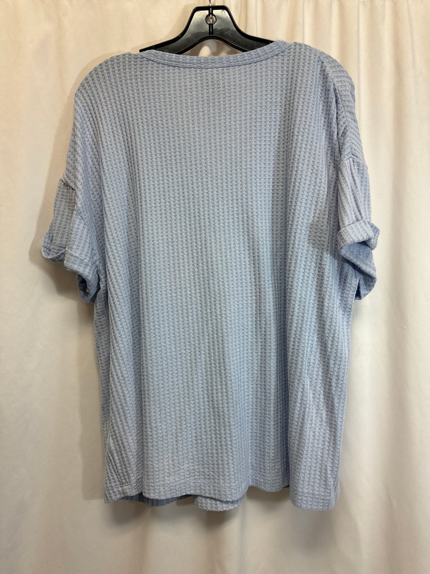 Top Short Sleeve By Natural Reflections In Blue, Size: L