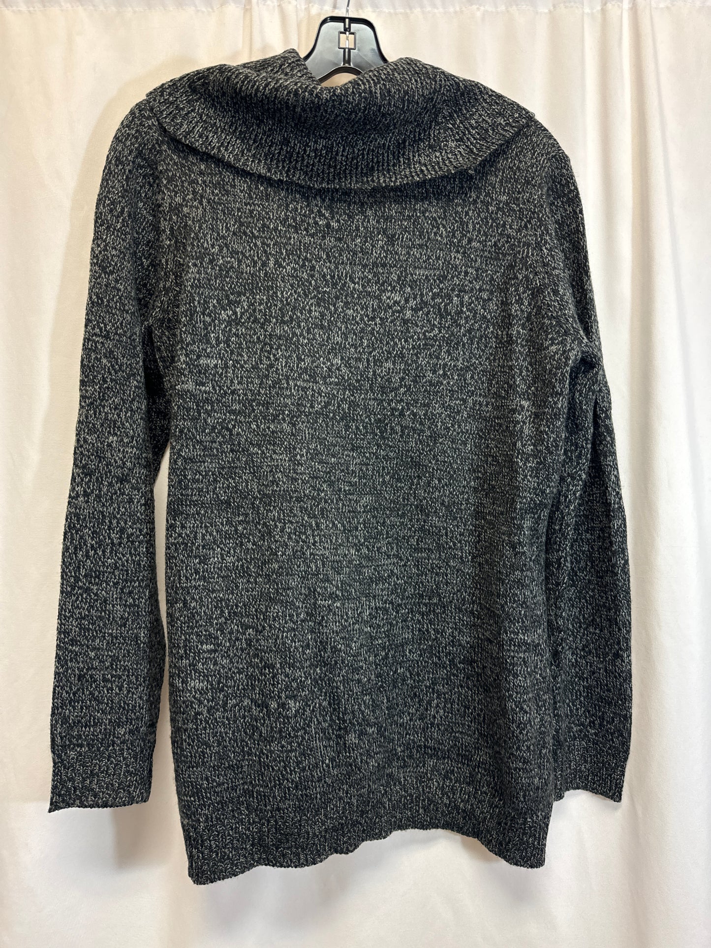 Sweater By Carolyn Taylor In Grey, Size: L