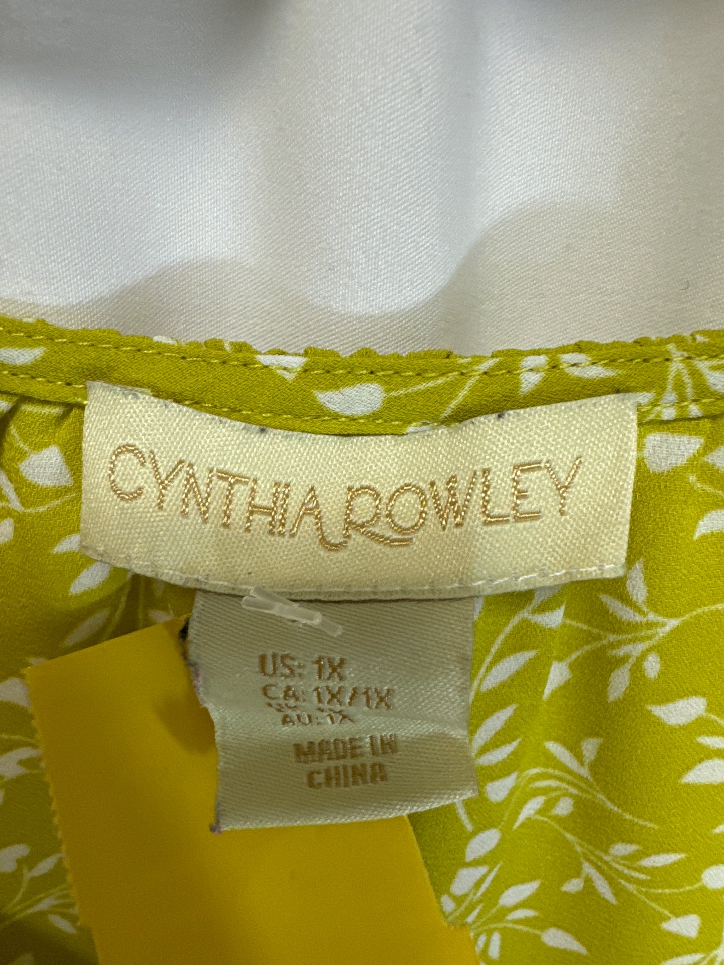 Top Short Sleeve By Cynthia Rowley In Green, Size: 1x