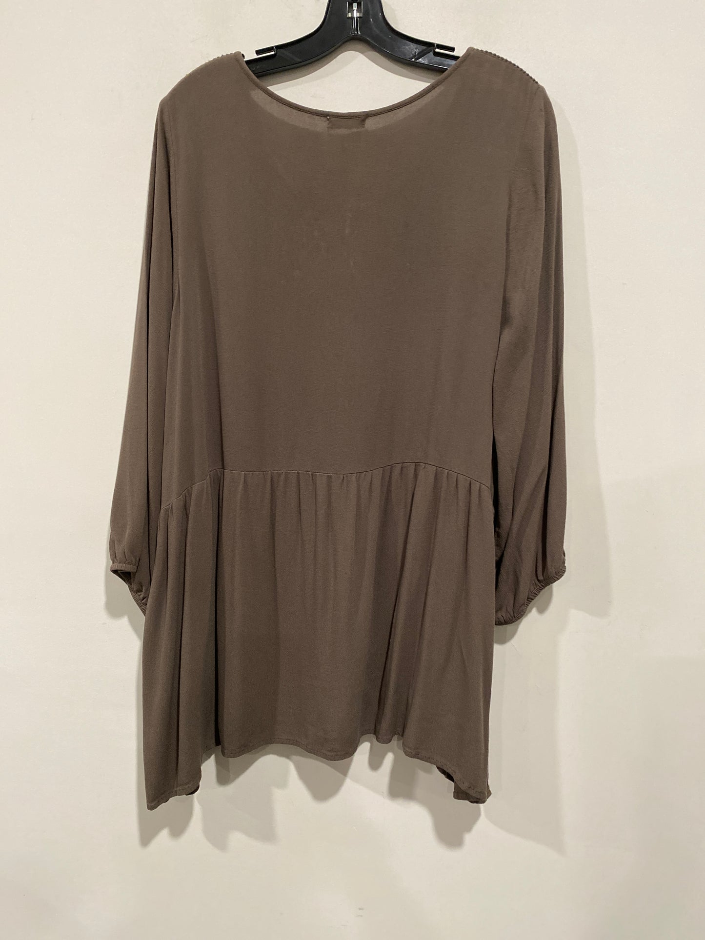 Top Long Sleeve By Eyeshadow In Green, Size: Xxl