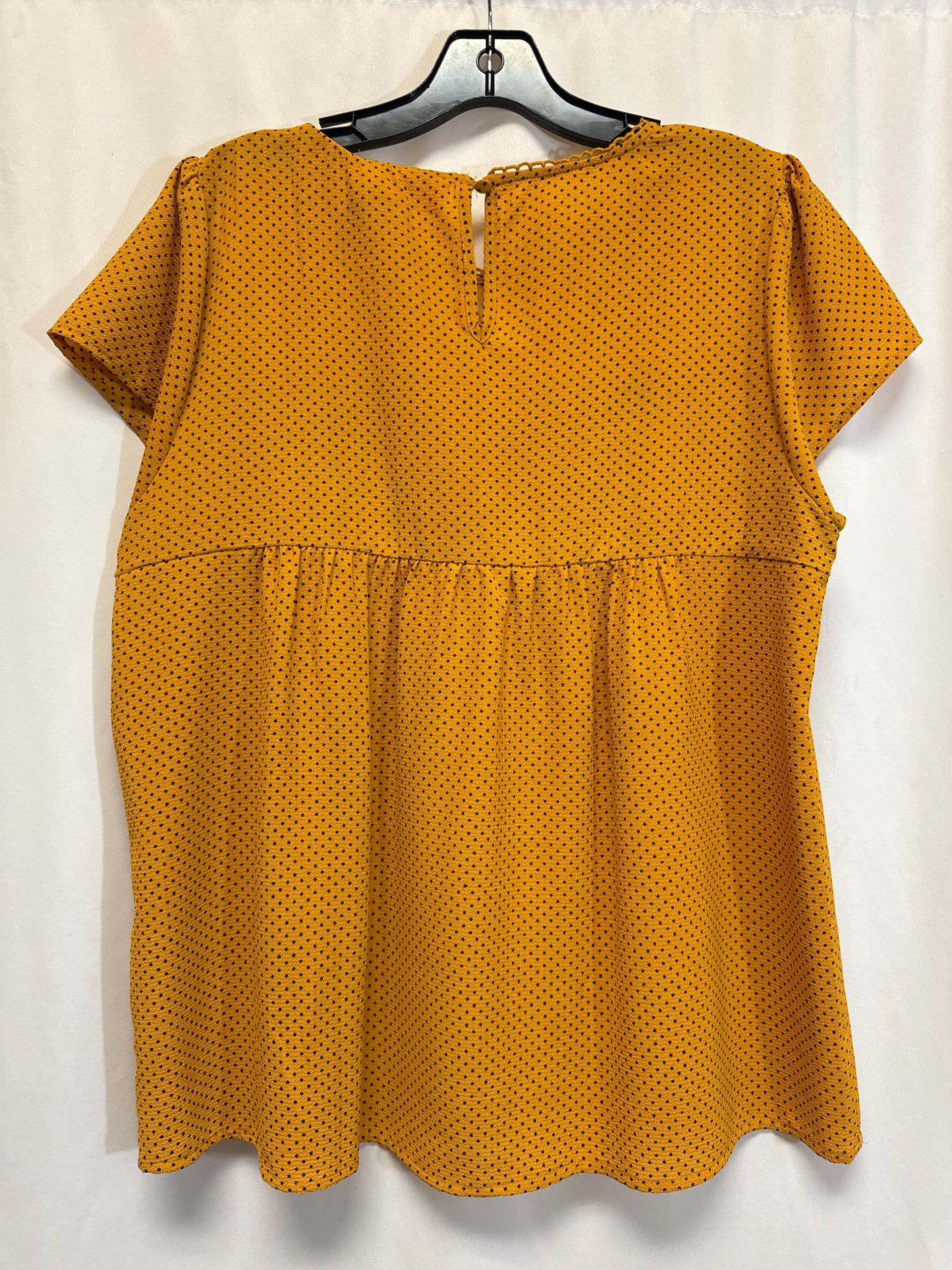 Top Short Sleeve By Sweet Wanderer In Yellow, Size: Xl