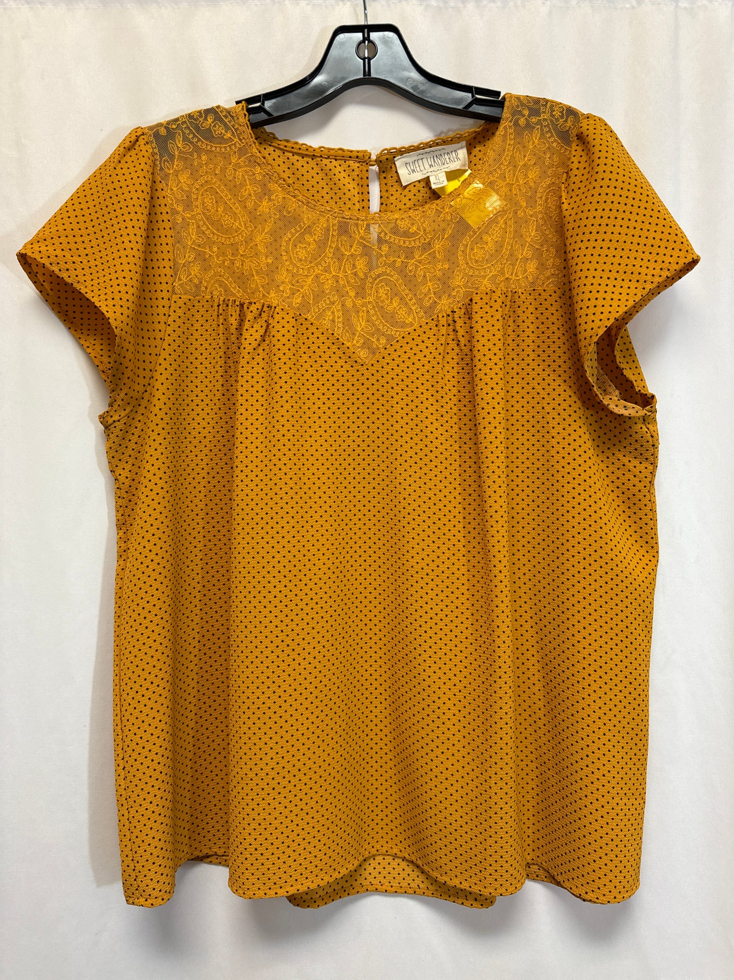 Top Short Sleeve By Sweet Wanderer In Yellow, Size: Xl