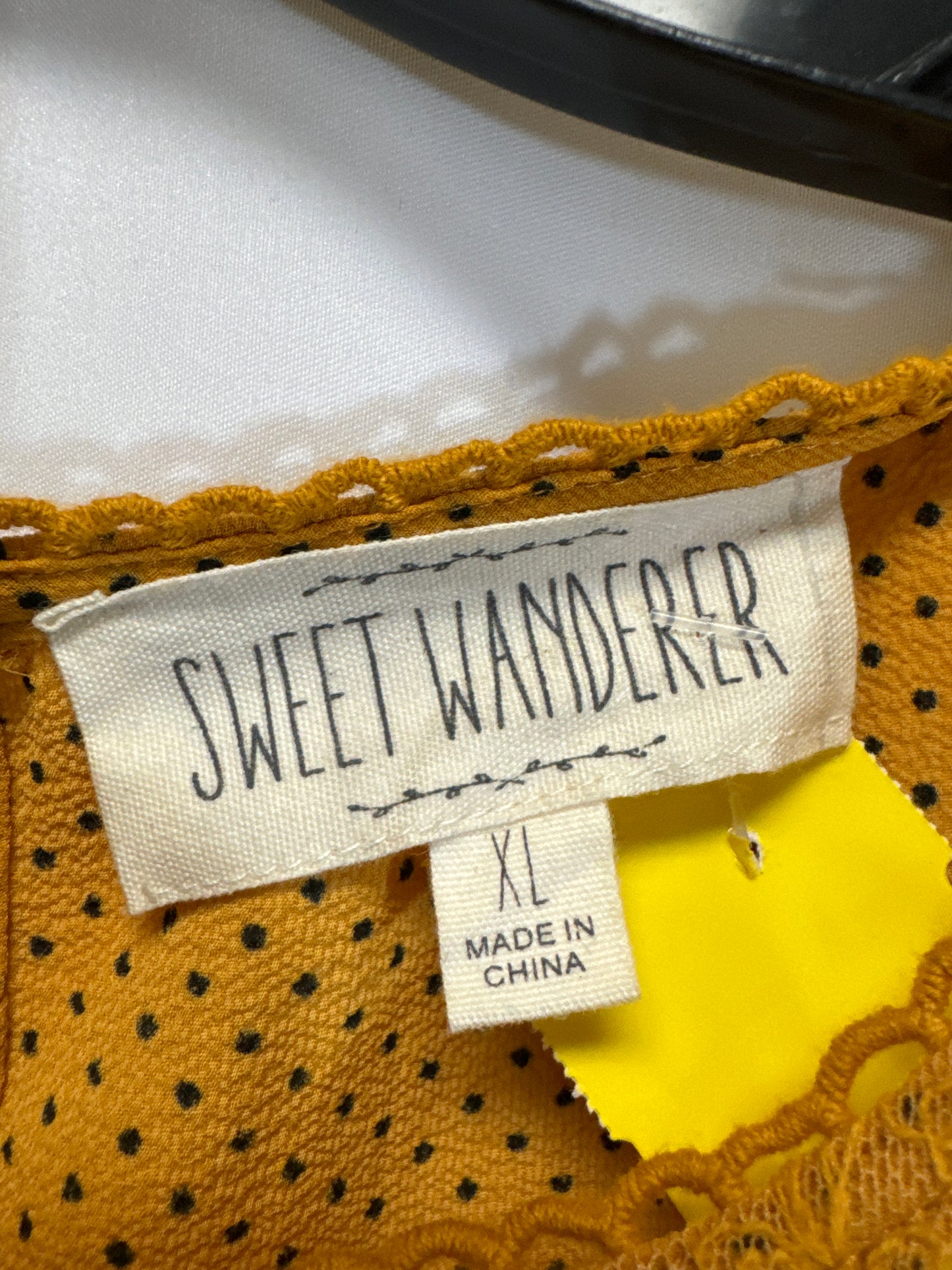 Top Short Sleeve By Sweet Wanderer In Yellow, Size: Xl