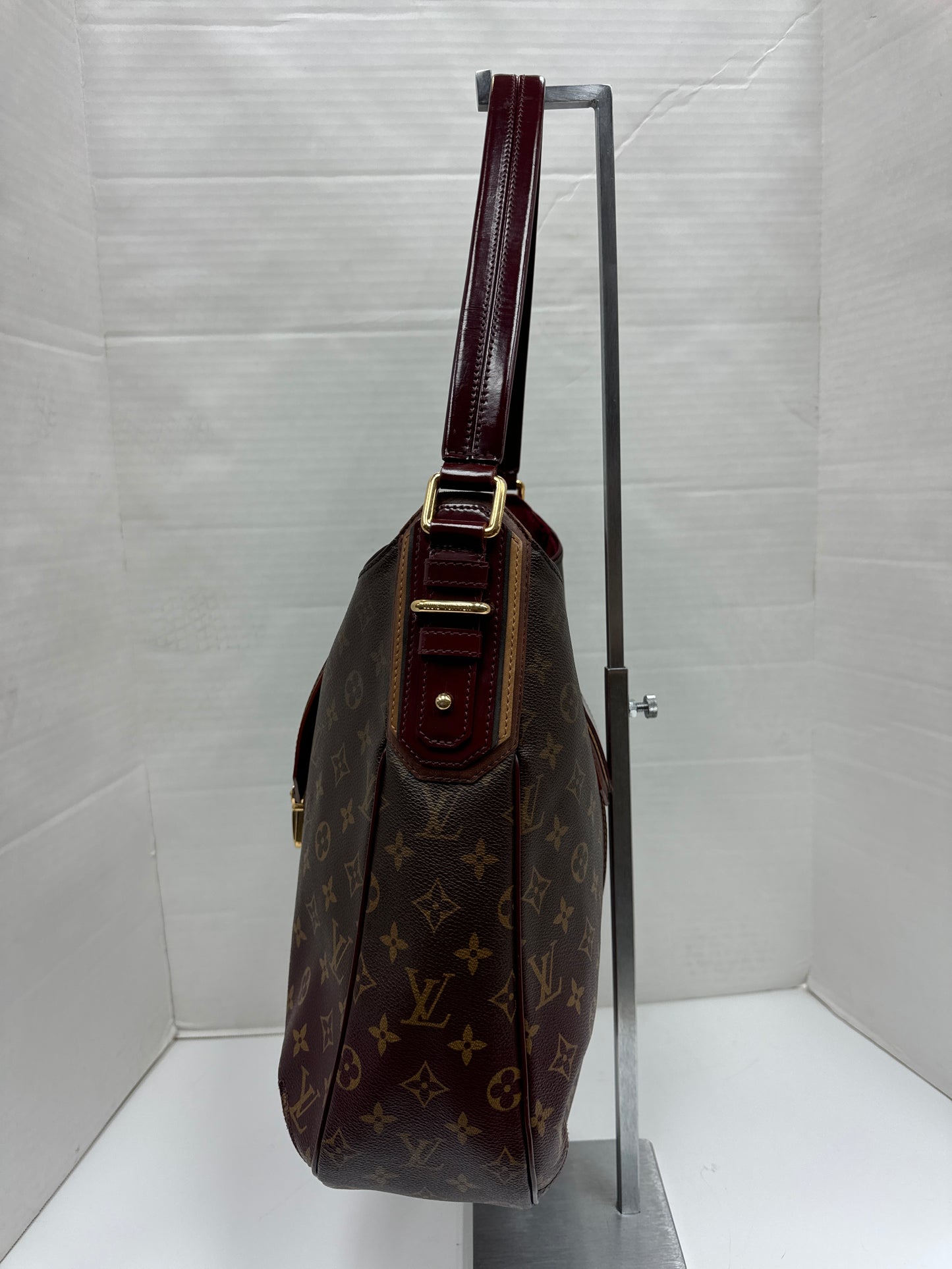 Handbag Luxury Designer By Louis Vuitton, Size: Large