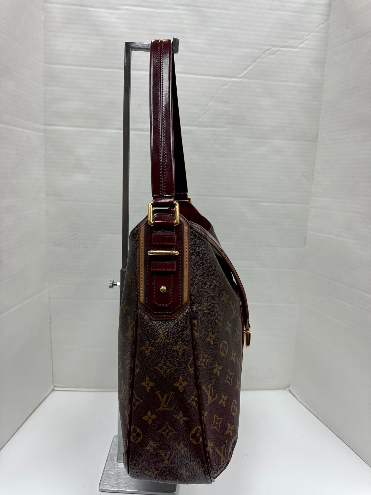 Handbag Luxury Designer By Louis Vuitton, Size: Large