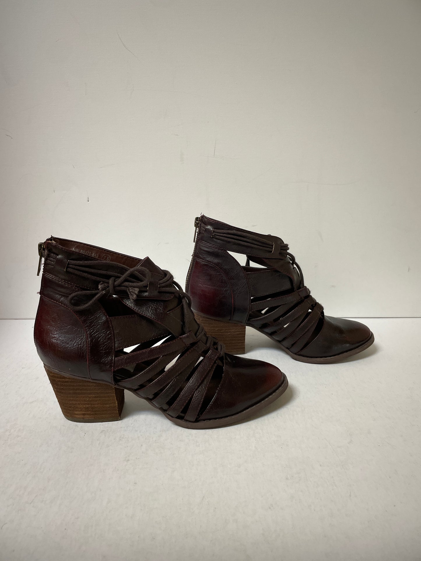 Boots Ankle Heels By Clothes Mentor In Maroon, Size: 7.5