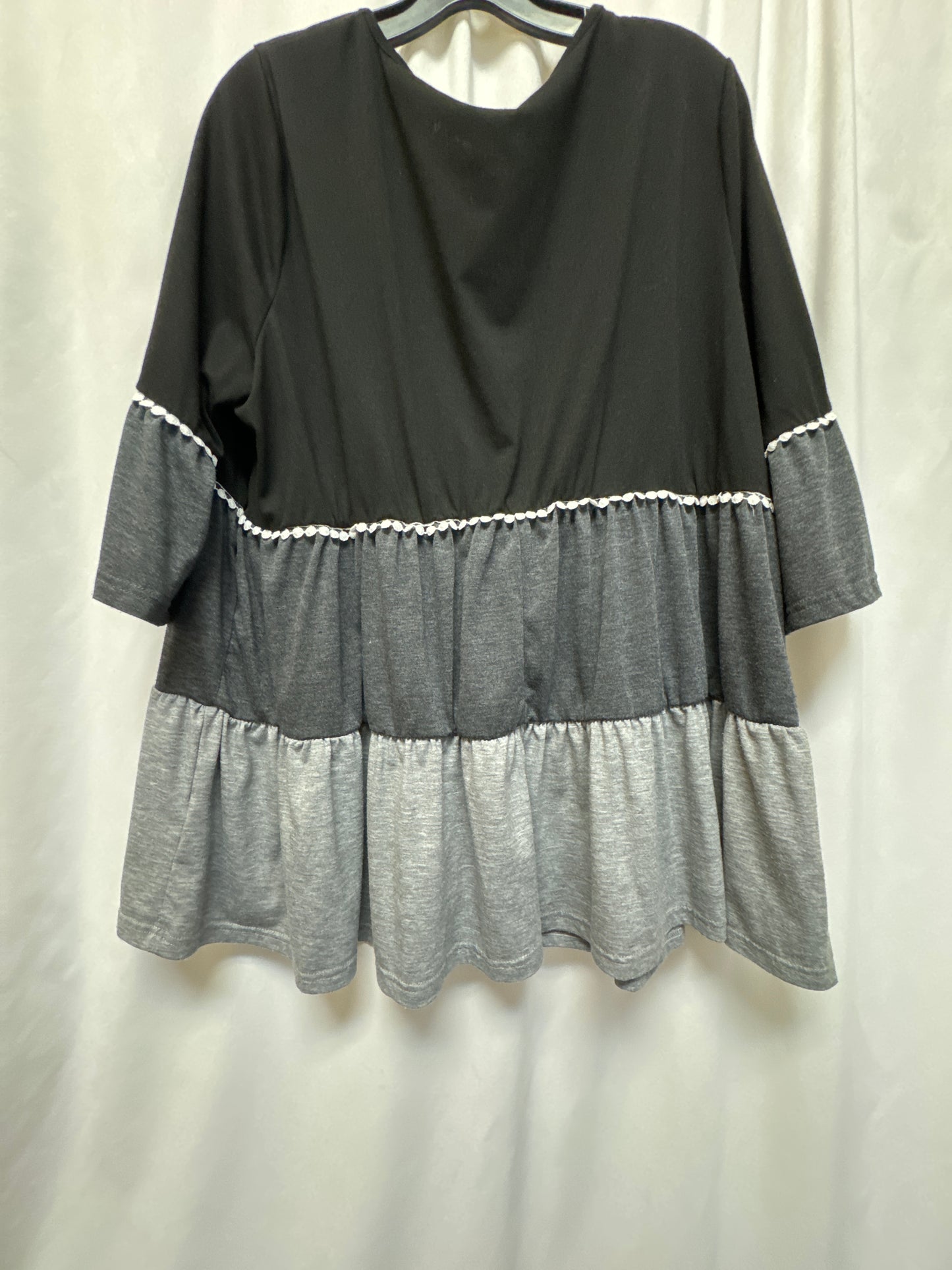 Tunic Long Sleeve By Cmf In Grey, Size: 2x