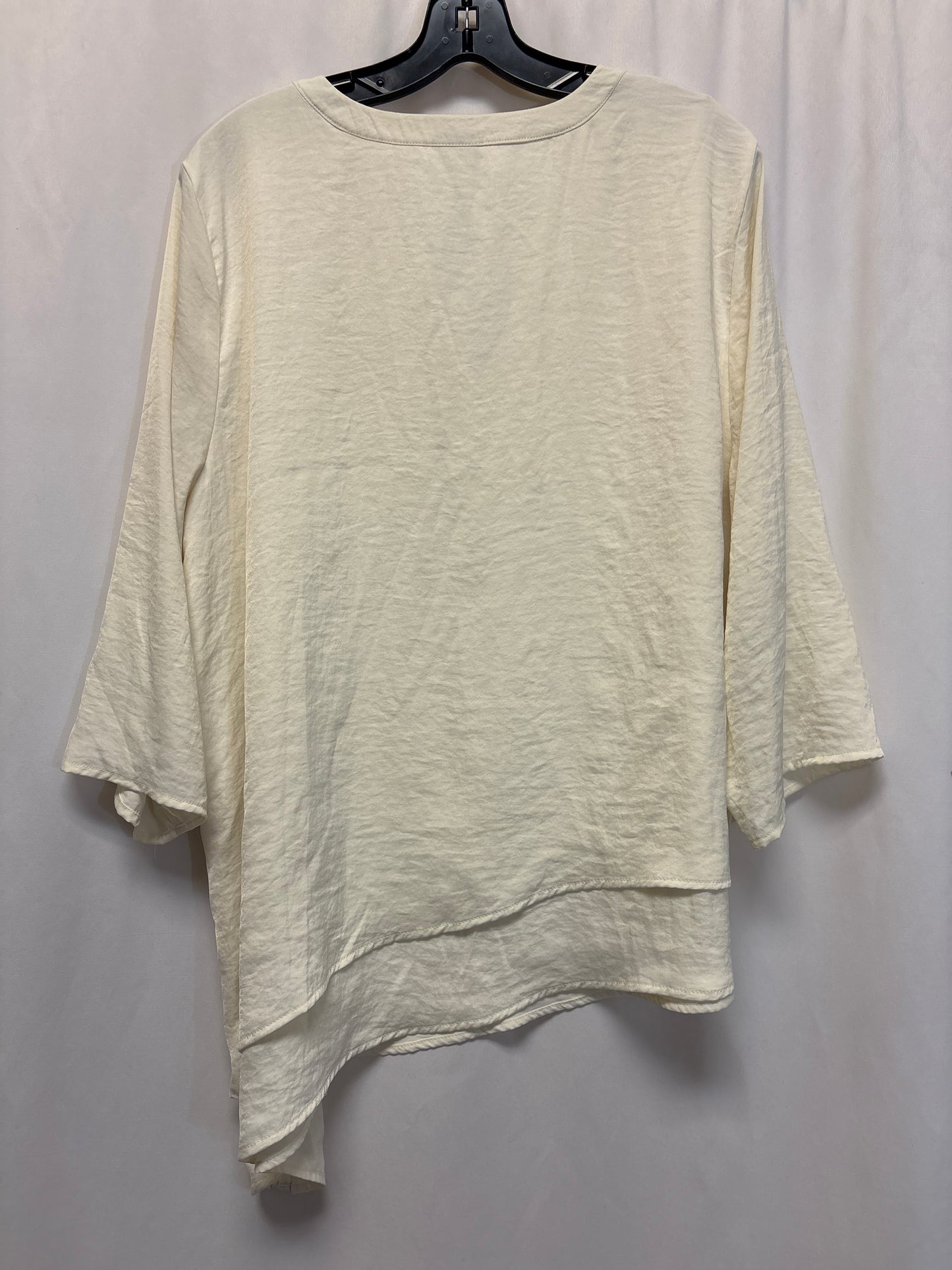 Top 3/4 Sleeve By Chicos In Cream, Size: Xl