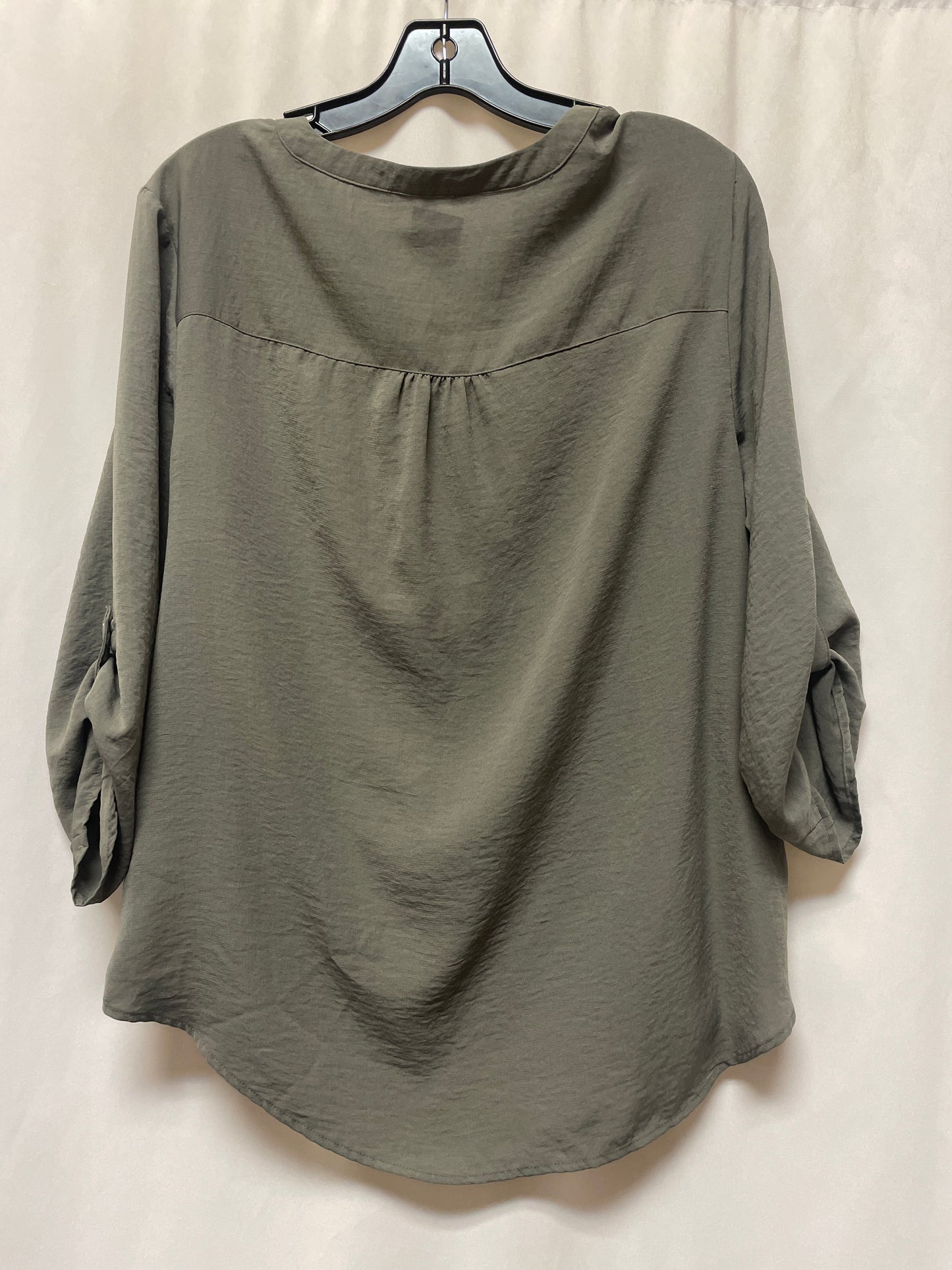 Top Long Sleeve By Maurices In Green, Size: L