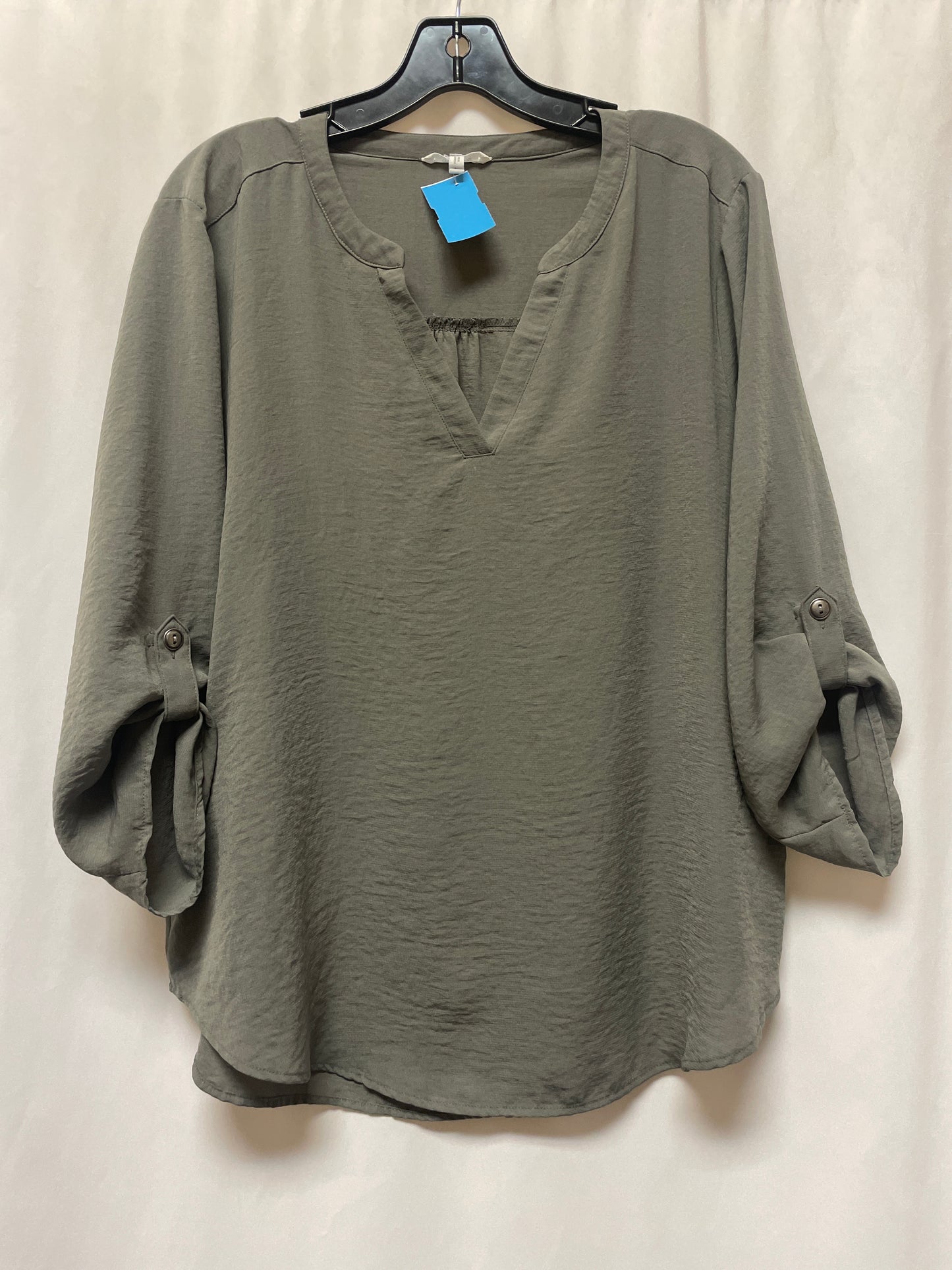 Top Long Sleeve By Maurices In Green, Size: L