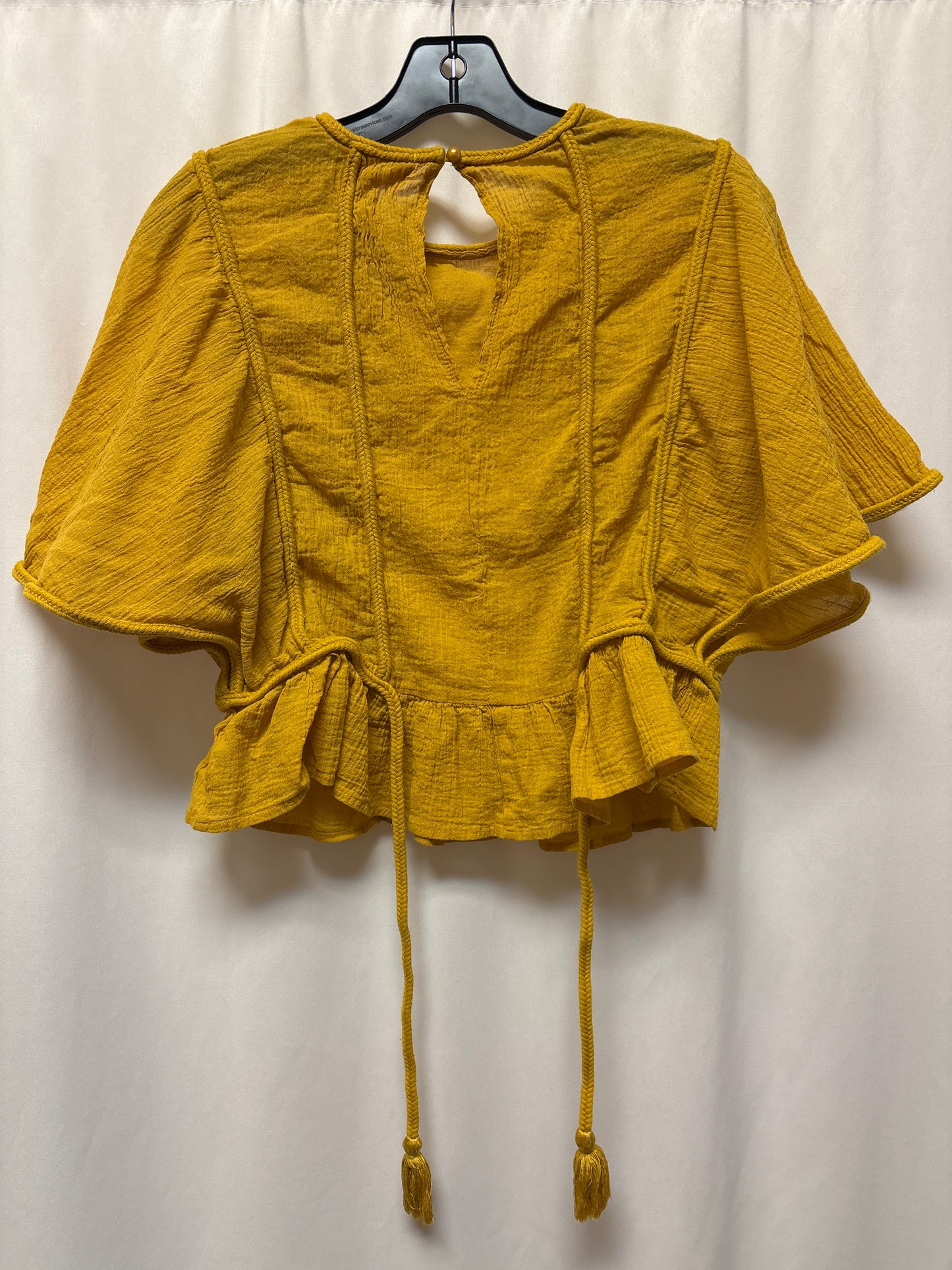 Top Short Sleeve By Vestique In Yellow, Size: M