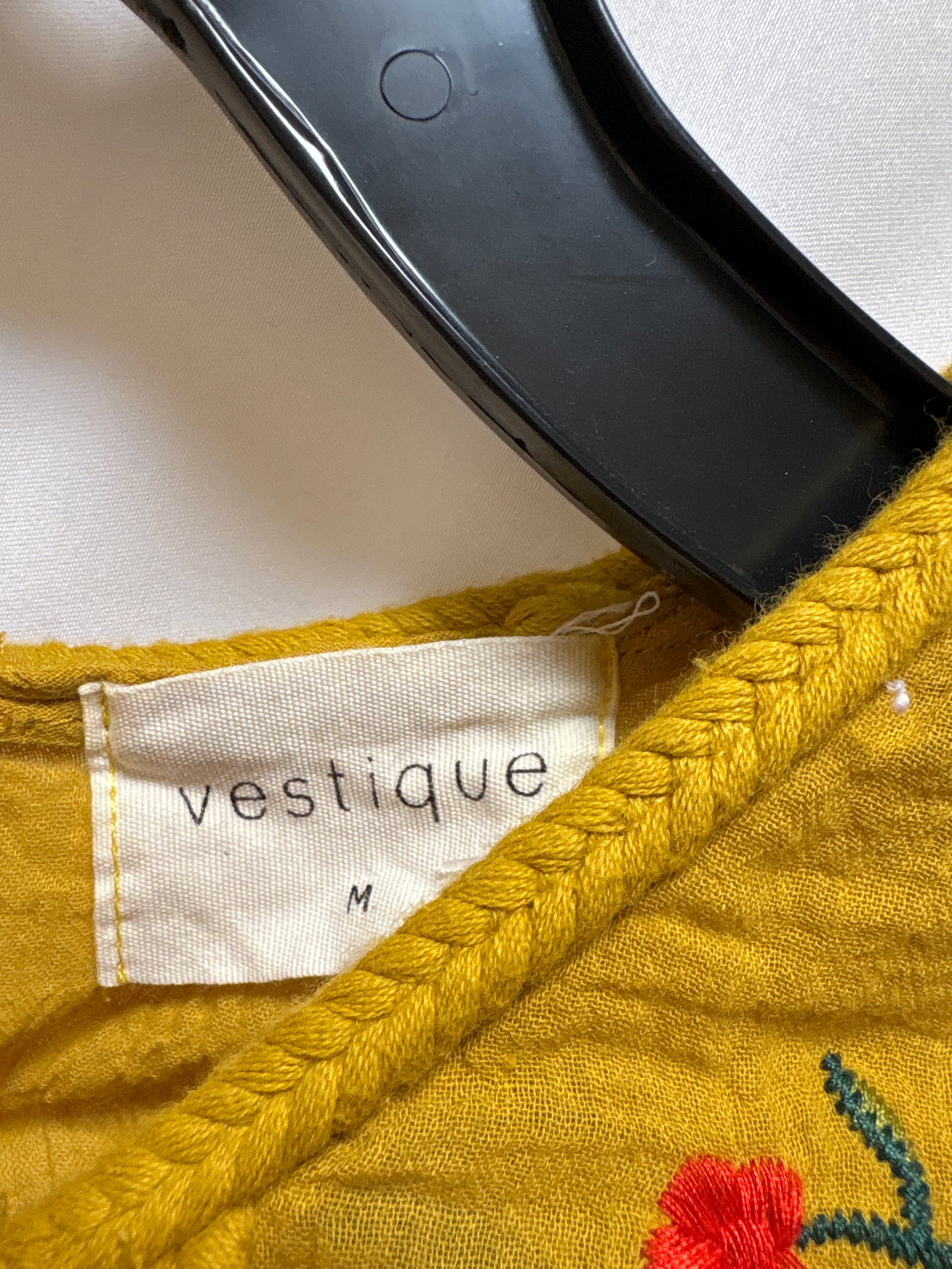 Top Short Sleeve By Vestique In Yellow, Size: M