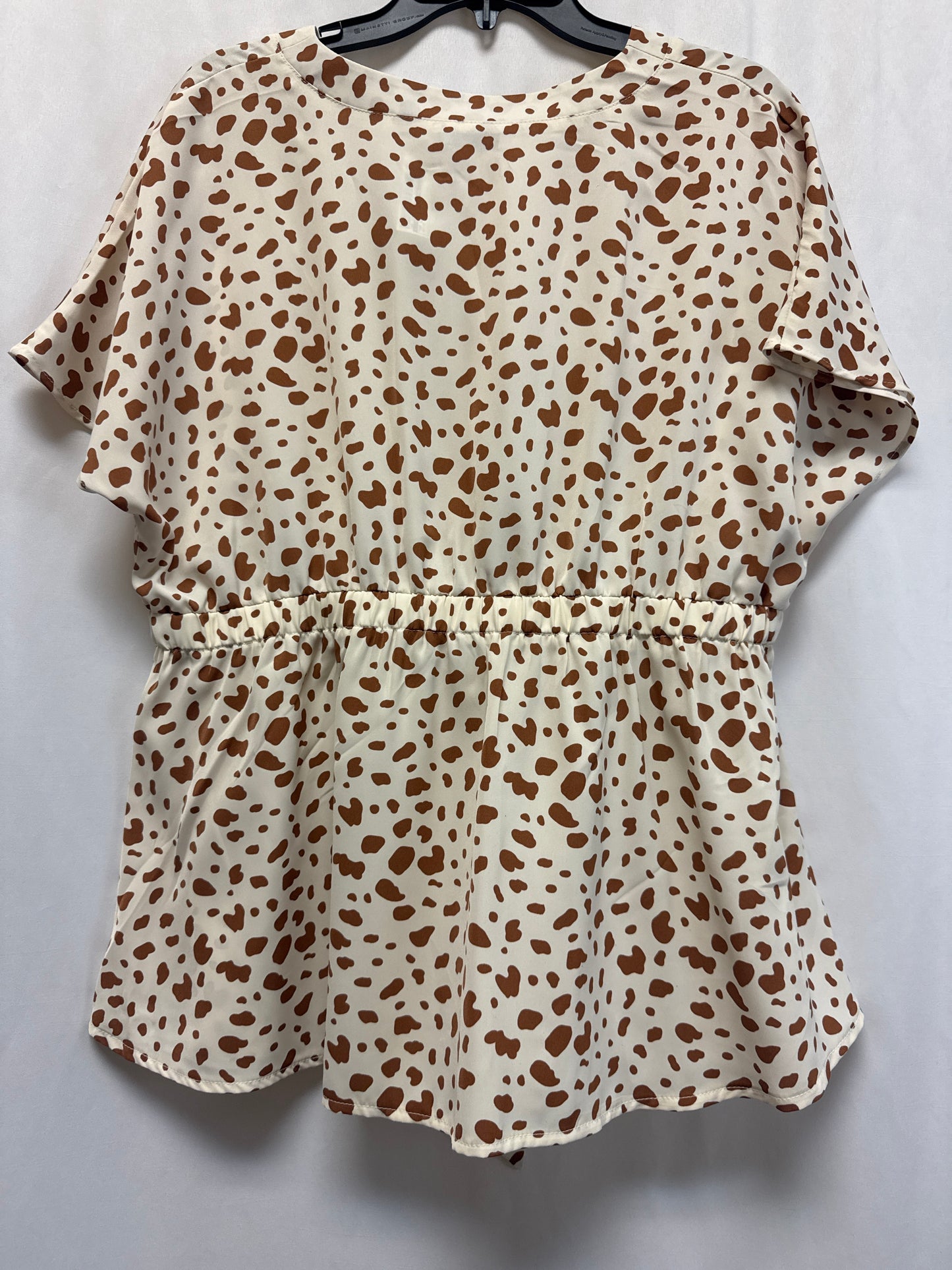 Top Short Sleeve By Clothes Mentor In Beige, Size: Xl