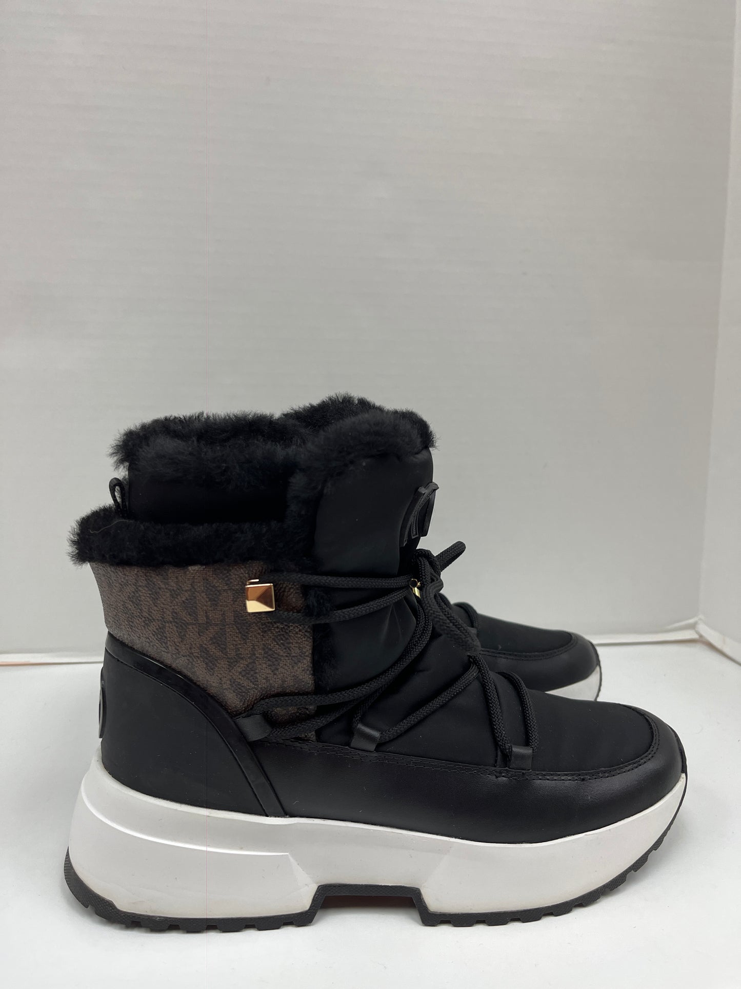 Boots Snow By Michael Kors  Size: 7.5