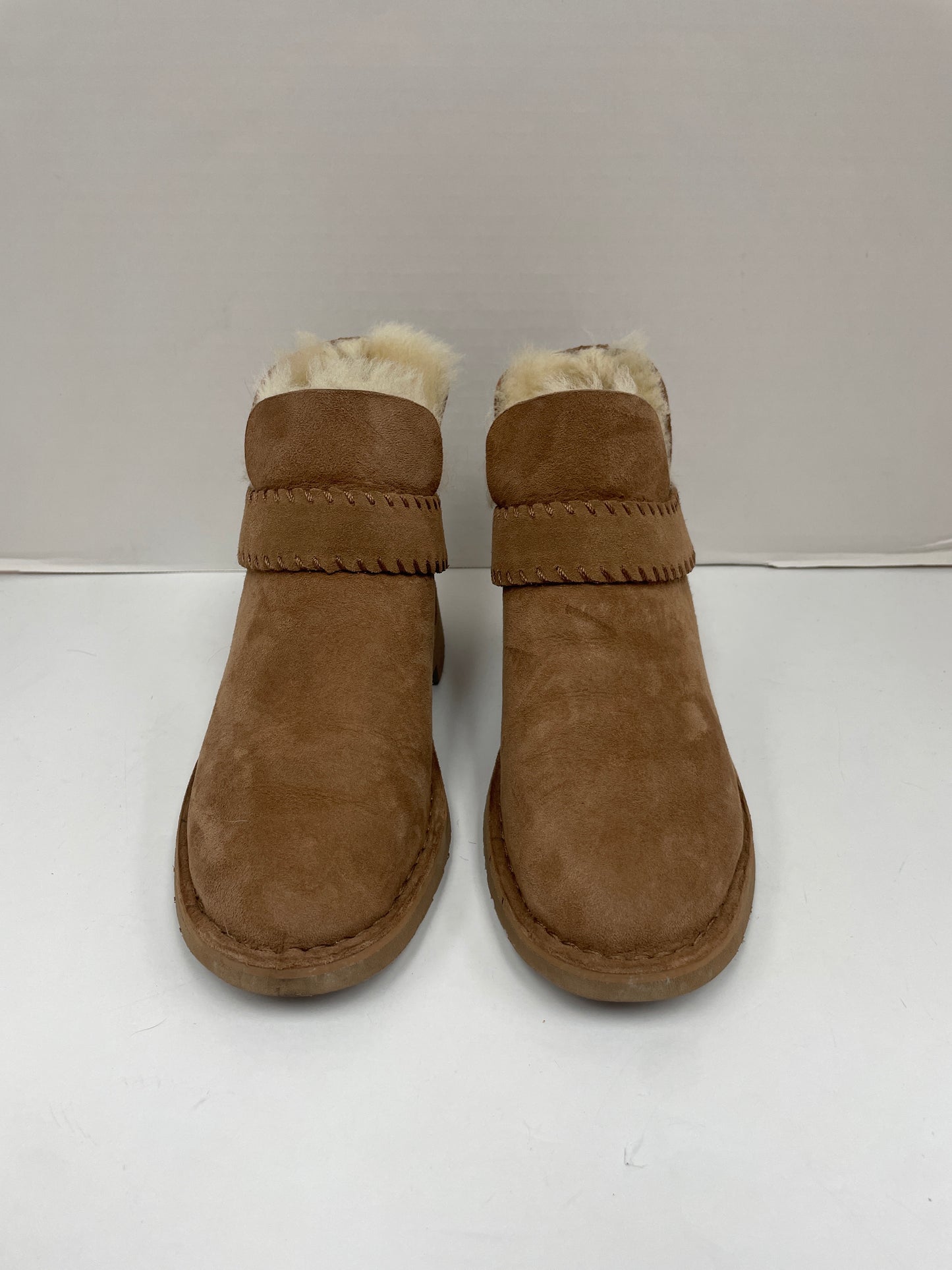 Boots Ankle Flats By Ugg  Size: 5